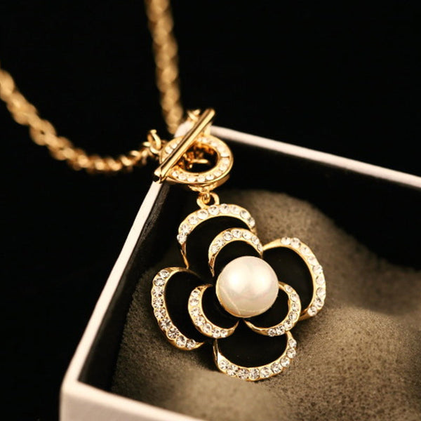 Black Camellia Flowers Pearl Necklace