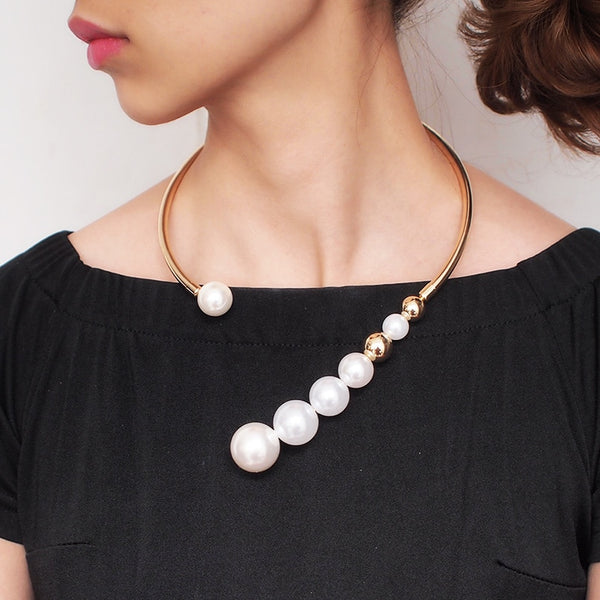 Torques Simulated Pearl Choker Necklace