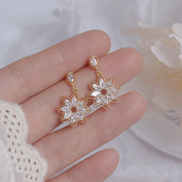 Dainty Korean Flower Earrrings